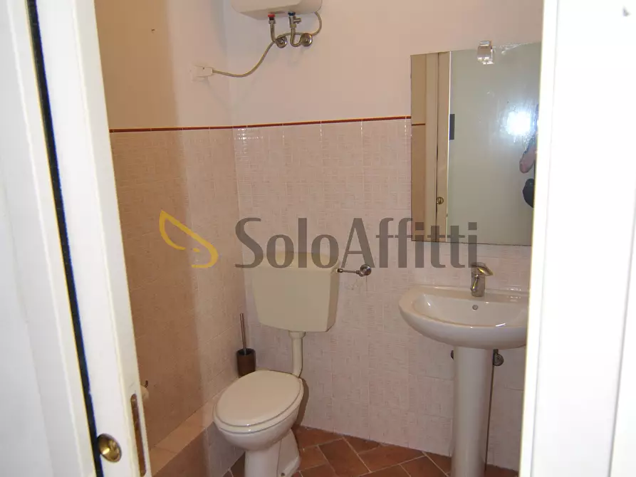 Immagine 6 di Ufficio in affitto  a Livorno