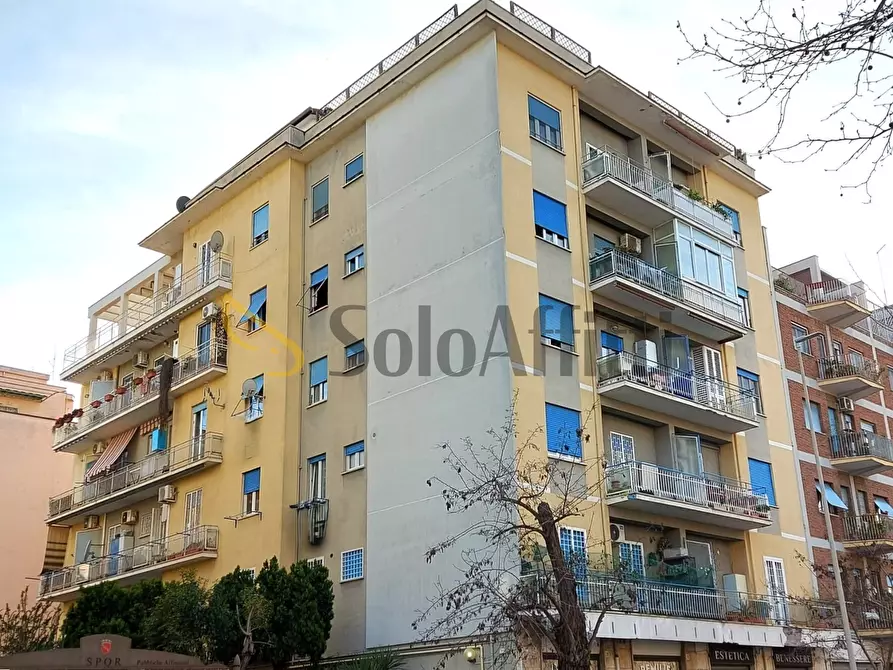 Immagine 1 di Trilocale in affitto  in Viale Vasco de Gama a Roma