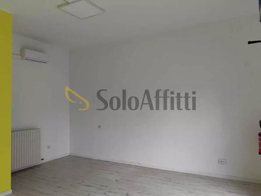 Immagine 12 di Locale commerciale in affitto  in Piazzale Caduti Saronnesi 8 a Saronno