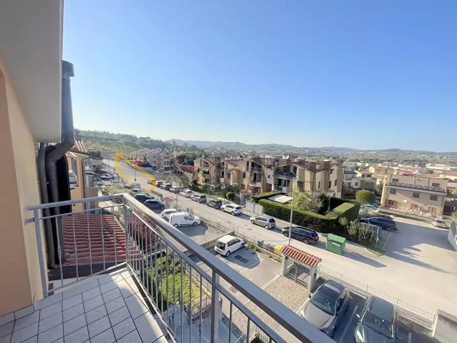 Immagine 16 di Trilocale in affitto  a Osimo