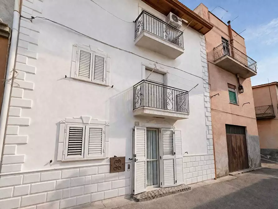 Immagine 1 di Terratetto in vendita  in Via Santangelo 4 a Adrano