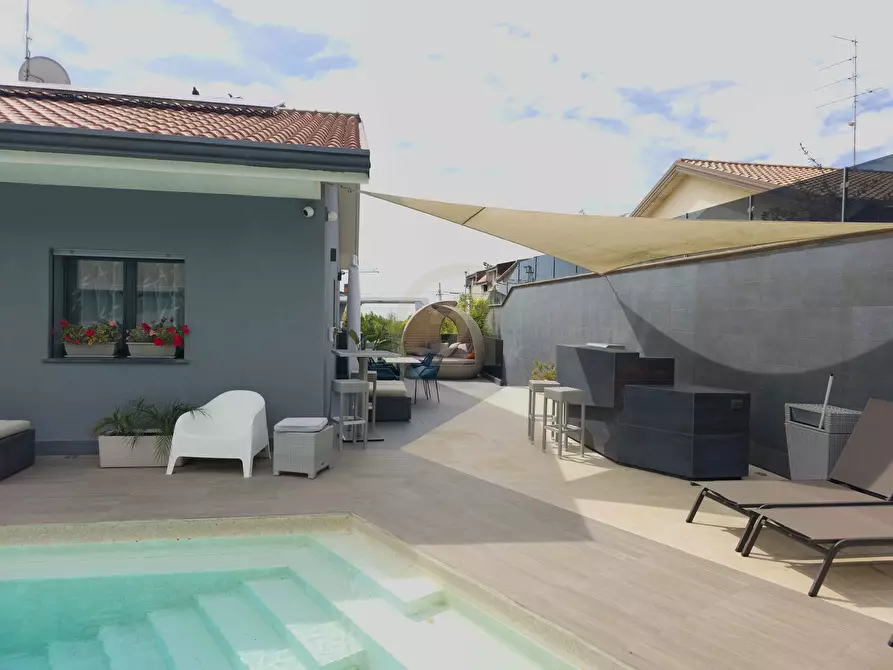 Immagine 18 di Villa in vendita  a Mascalucia