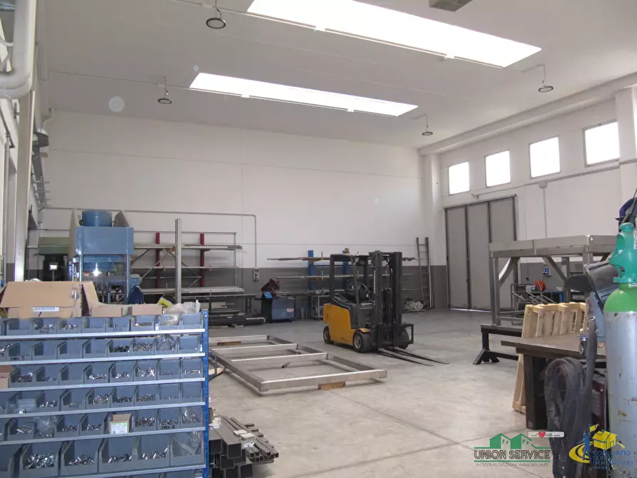 Immagine 2 di Attività artigianale in vendita  in Via Alfred Bernhard Nobel a Parma