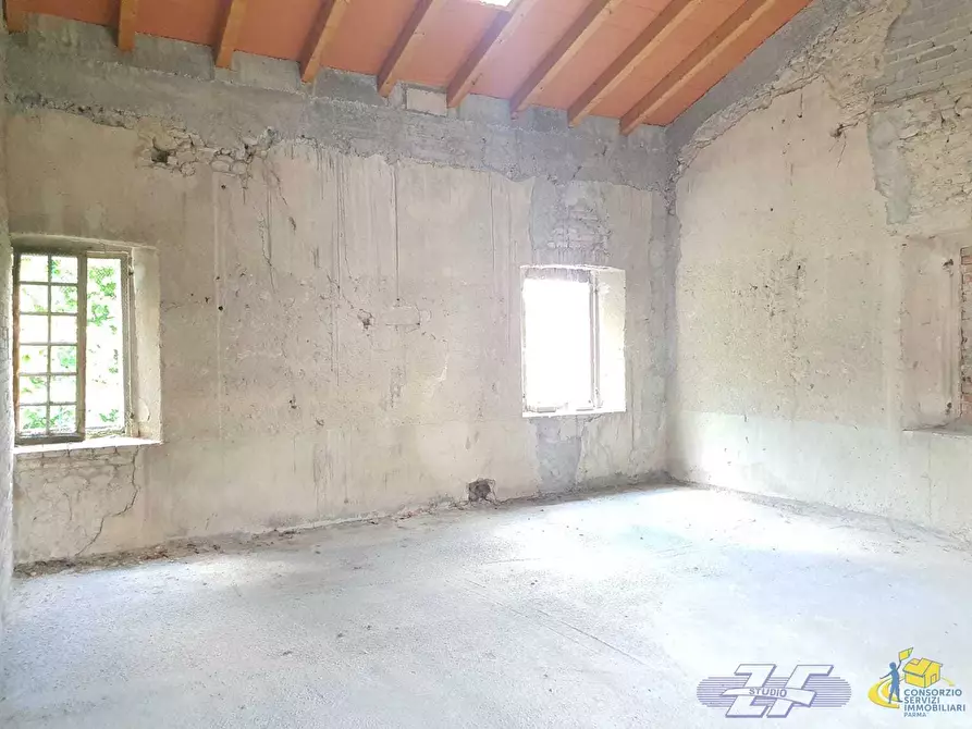 Immagine 11 di Porzione di casa in vendita  a Langhirano