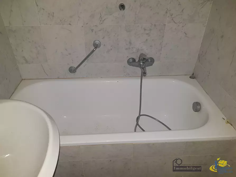 Immagine 10 di Bilocale in affitto  in Via Garibaldi 12 a Parma