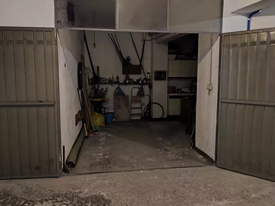 Immagine 2 di Garage in vendita  in Borgo Sorgo 12 a Parma