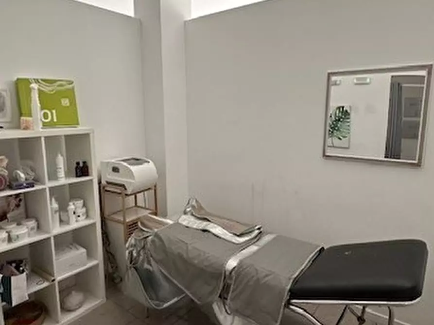 Immagine 8 di Locale commerciale in vendita  in Piazza Borsellino e Falcone 4 a Salsomaggiore Terme