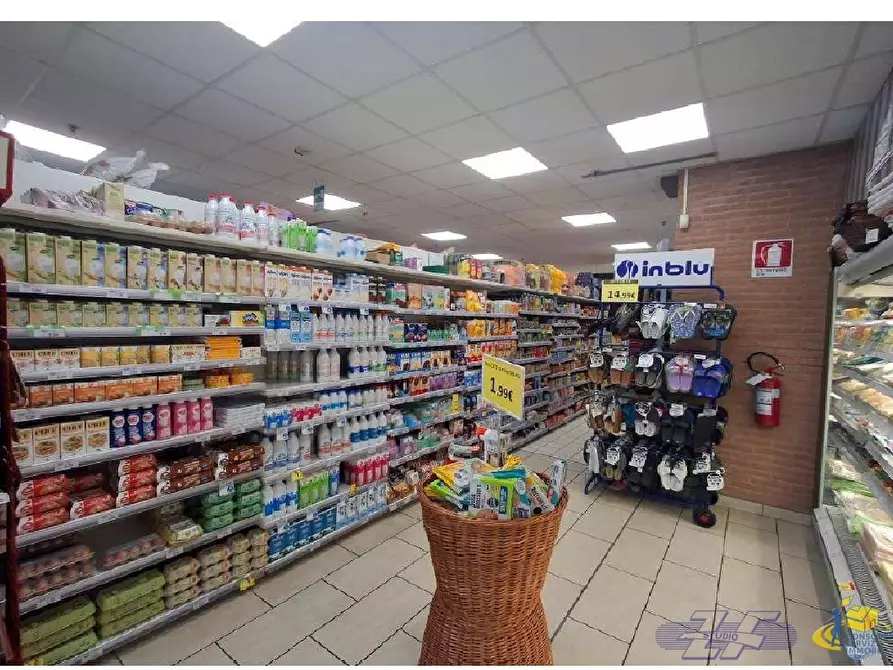Immagine 2 di Locale commerciale in vendita  a Montechiarugolo
