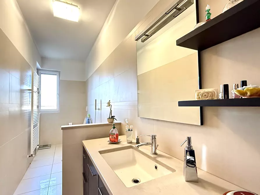 Immagine 22 di Pentalocale in vendita  in Via Allende 23 a Bologna