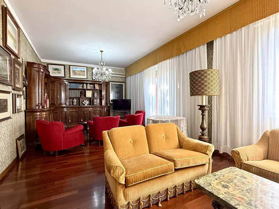 Immagine 11 di Pentalocale in vendita  in Via Del Borgo di San Pietro a Bologna