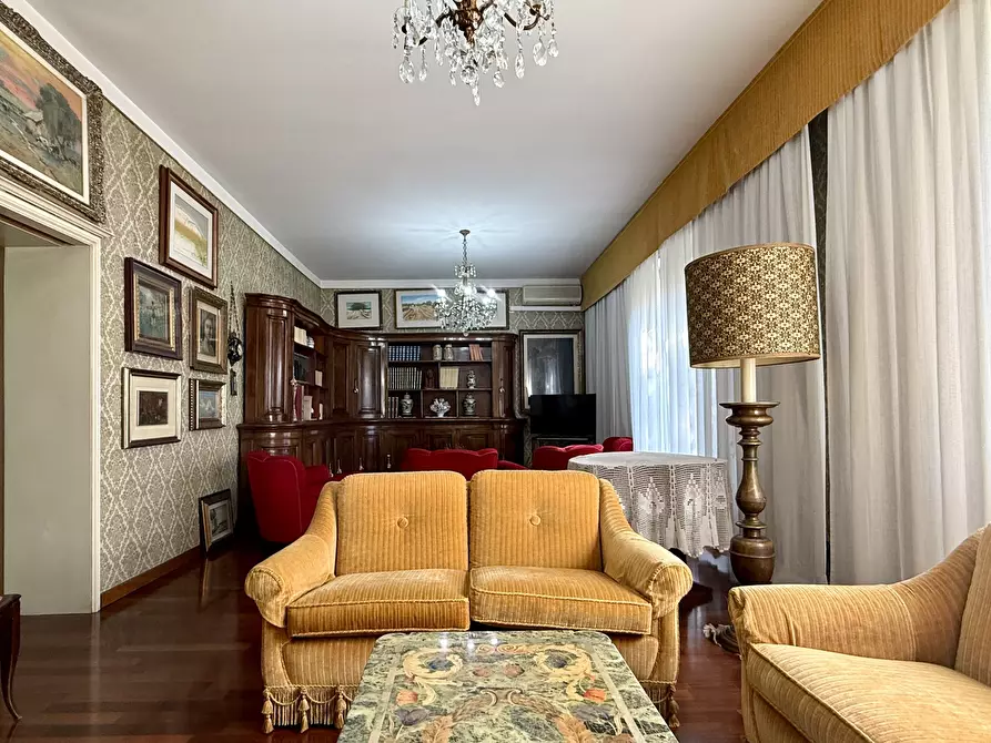 Immagine 10 di Pentalocale in vendita  in Via Del Borgo di San Pietro a Bologna