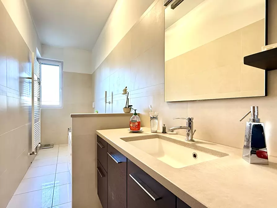 Immagine 23 di Pentalocale in vendita  in Via Allende 23 a Bologna