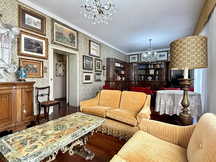 Immagine 9 di Pentalocale in vendita  in Via Del Borgo di San Pietro a Bologna