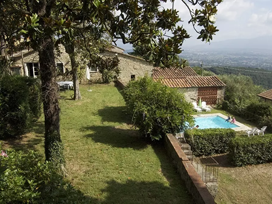 Immagine 41 di Rustico / casale in vendita  in Via di matraia a Lucca
