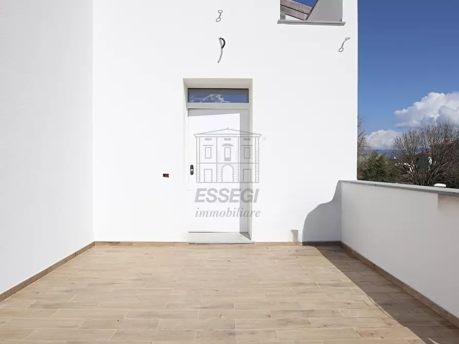 Immagine 1 di Appartamento in vendita  in Via delle Rose 141 a Lucca