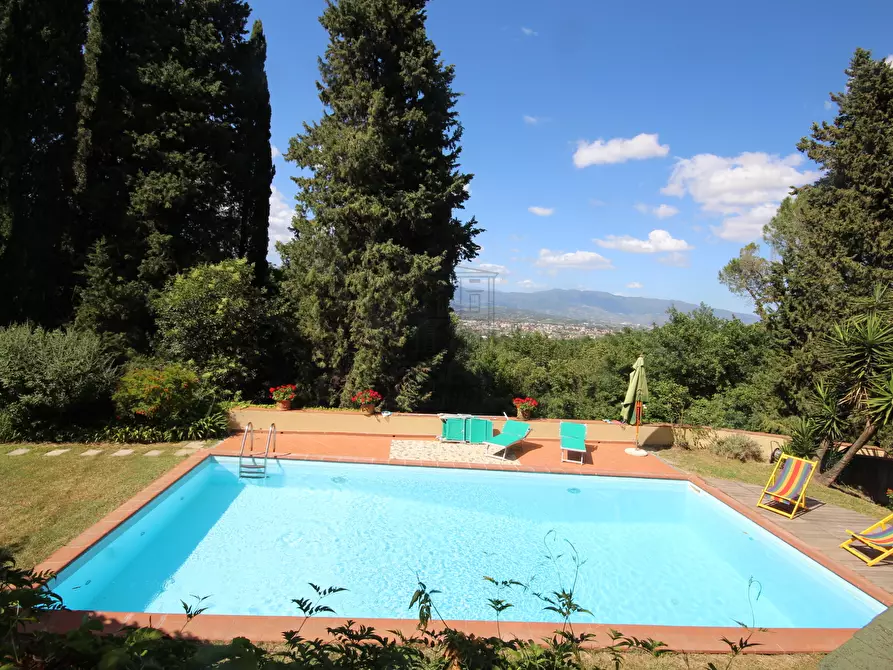 Immagine 3 di Rustico / casale in vendita  a Lucca