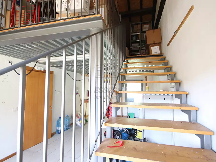 Immagine 13 di Ufficio in vendita  in Traversa II Via Luporini 3 a Lucca