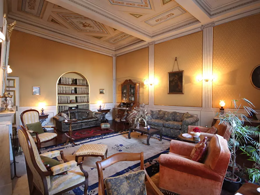 Immagine 6 di Appartamento in vendita  in piazza san frediano a Lucca