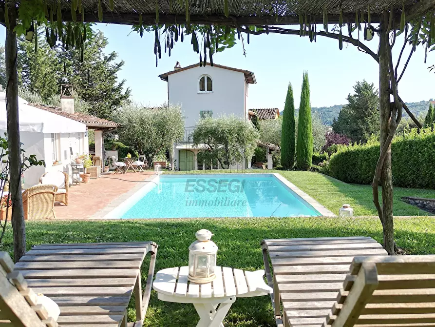 Immagine 1 di Rustico / casale in vendita  a Lucca