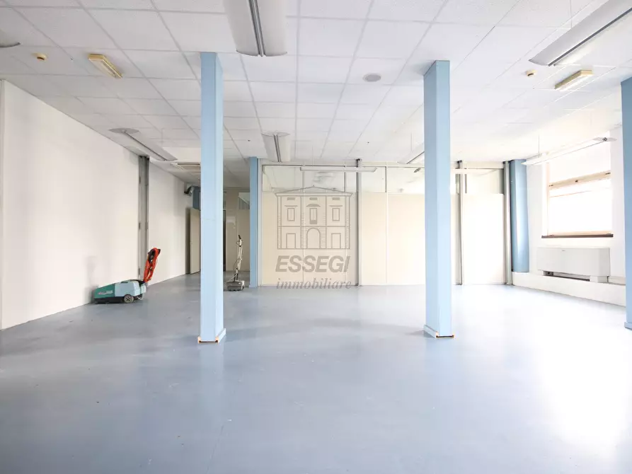 Immagine 7 di Locale commerciale in affitto  in Via delle Ville Prima, Acquacalda 895 a Lucca