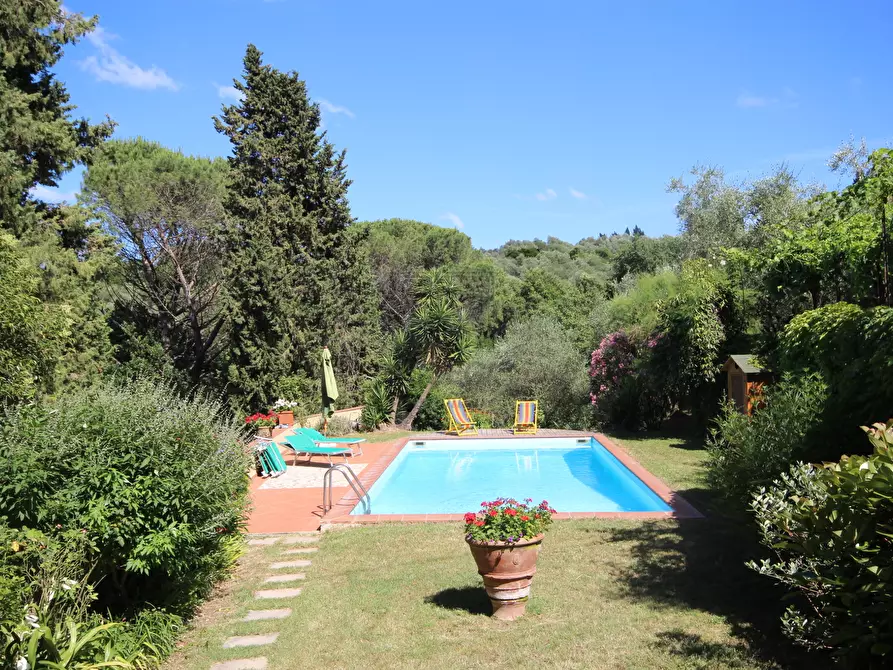 Immagine 1 di Rustico / casale in vendita  a Lucca