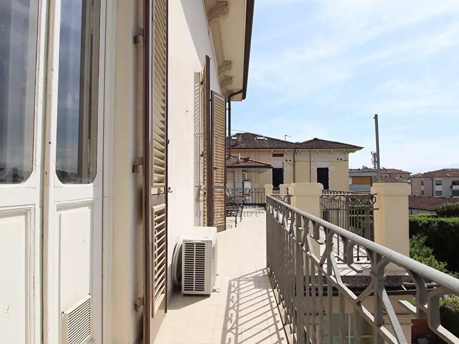 Immagine 28 di Villa in vendita  a Lucca