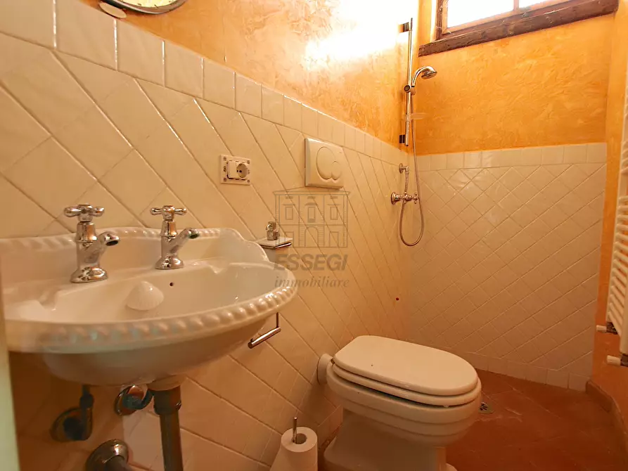 Immagine 7 di Locale commerciale in vendita  in Via Mordini a Lucca