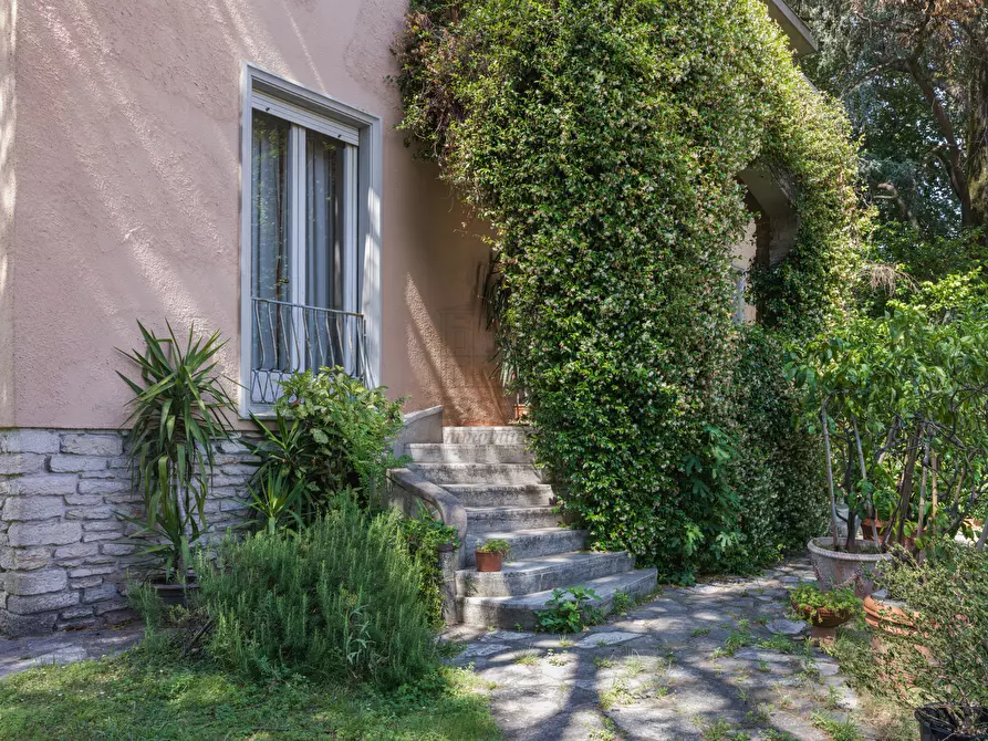 Immagine 6 di Villa in vendita  in Via Castruccio Buonamici a Lucca
