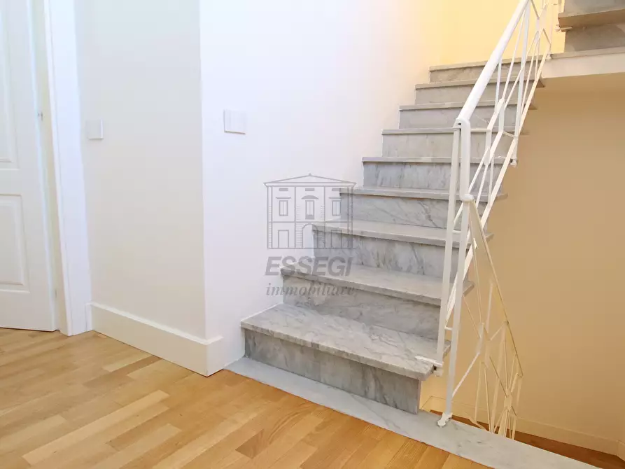 Immagine 19 di Appartamento in vendita  in Via del Portico 13 a Lucca