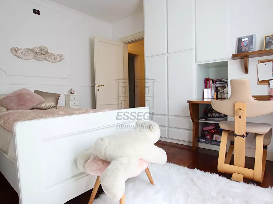 Immagine 22 di Villa in vendita  in Viale Pacini 35 a Lucca