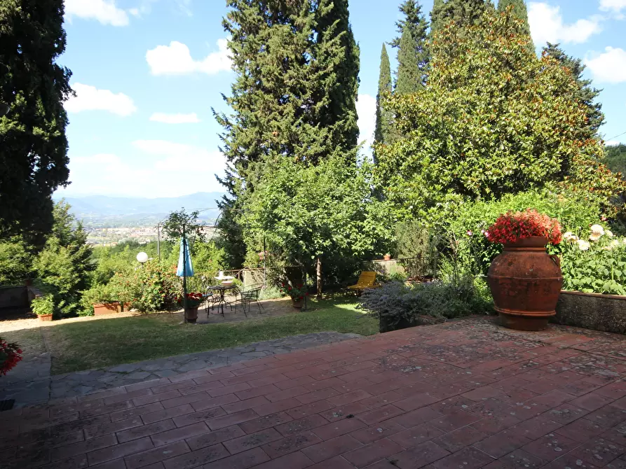 Immagine 33 di Rustico / casale in vendita  a Lucca