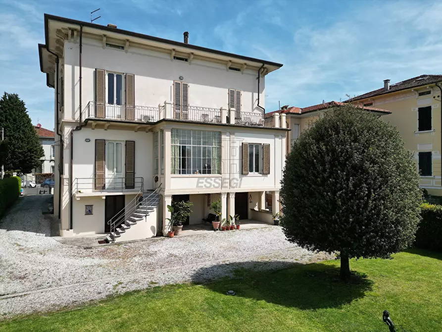 Immagine 33 di Villa in vendita  a Lucca