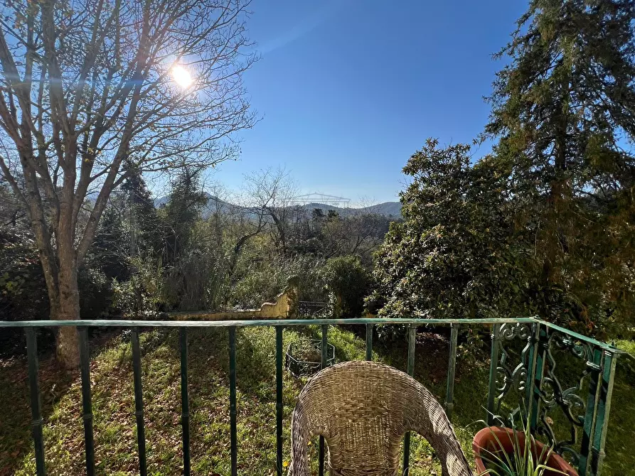 Immagine 4 di Villa in vendita  a Lucca