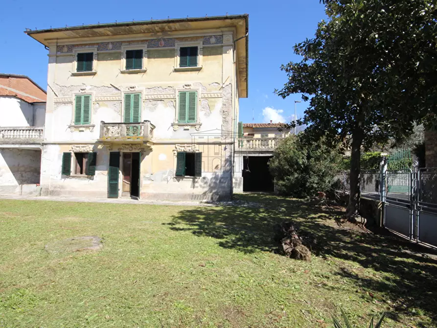 Immagine 1 di Villa in vendita  in Via Pacini a Porcari