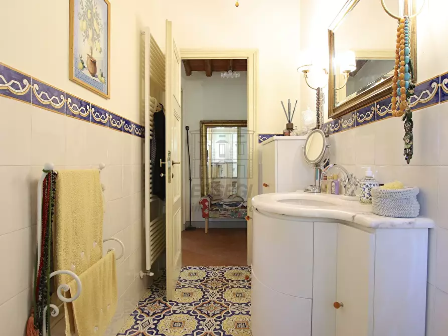 Immagine 44 di Rustico / casale in vendita  a Lucca
