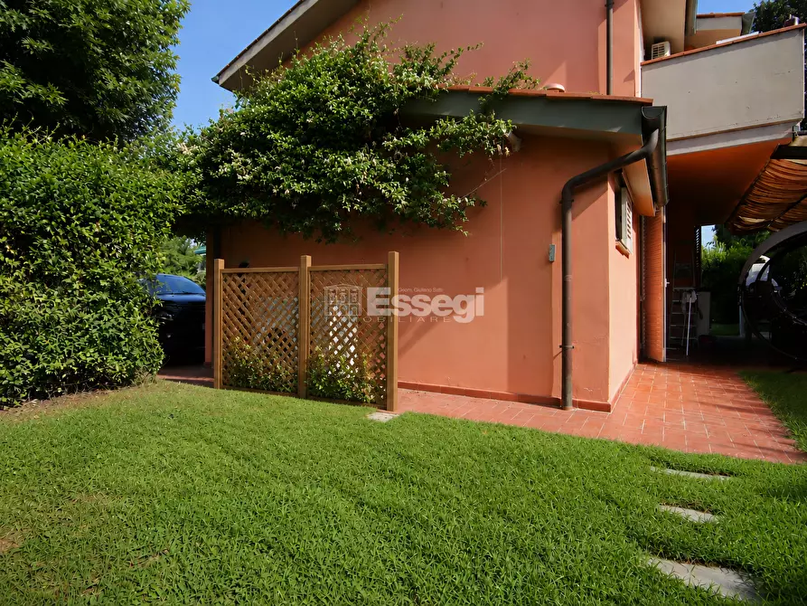 Immagine 2 di Villa in vendita  in Via Pesciatina 1194 a Lucca
