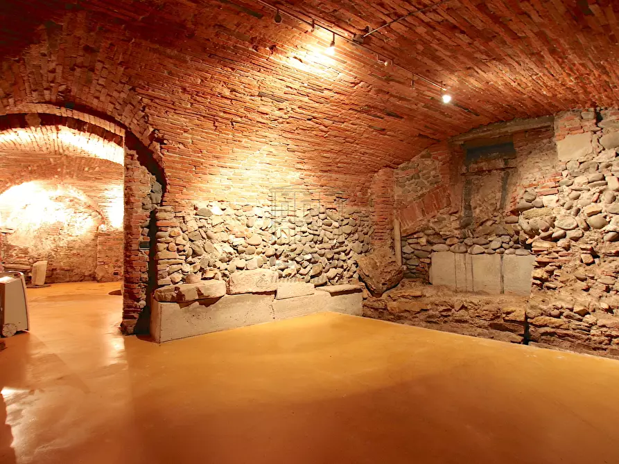 Immagine 6 di Locale commerciale in vendita  in Via Mordini a Lucca