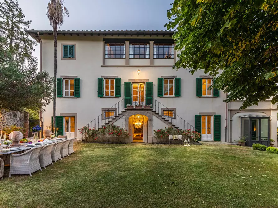 Immagine 1 di Villa in vendita  in vicopelago a Lucca