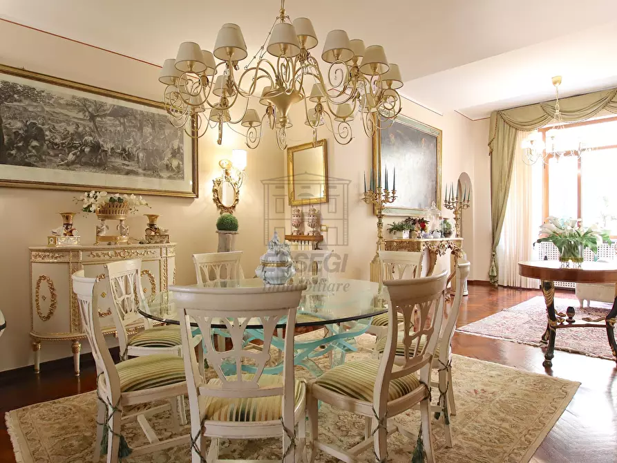 Immagine 4 di Appartamento in vendita  in Piazza San Michele 10 a Lucca