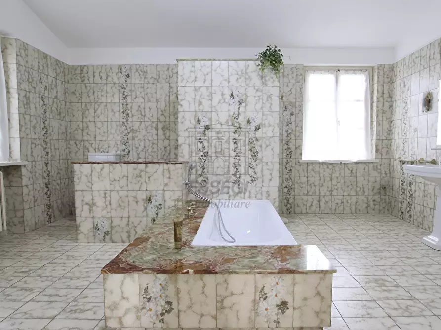 Immagine 27 di Rustico / casale in vendita  a Lucca