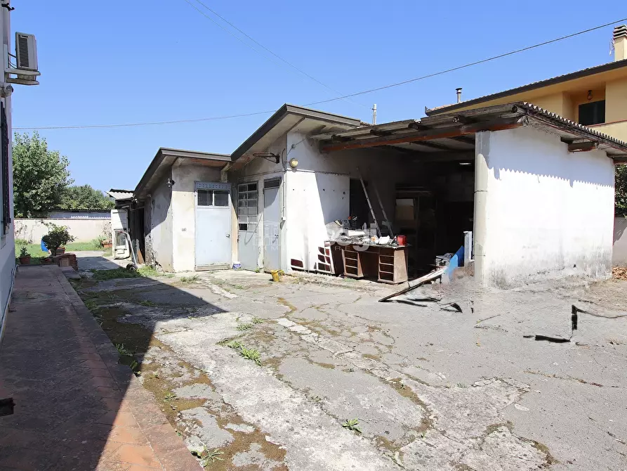 Immagine 48 di Villa in vendita  in Via del Parco 49 a Capannori