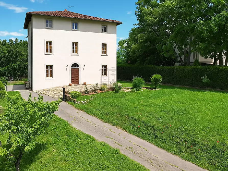 Immagine 1 di Villa in vendita  in Via per Gattaiola e Meati 598/A a Lucca