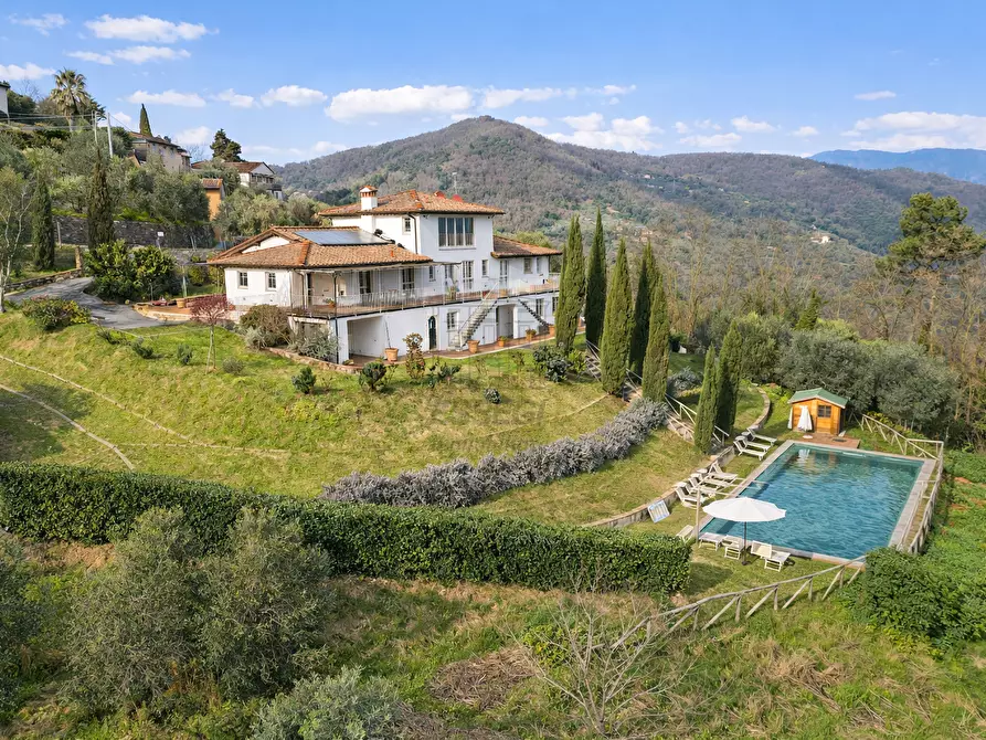 Immagine 2 di Villa in vendita  in Via della Chiesa X 466 a Lucca