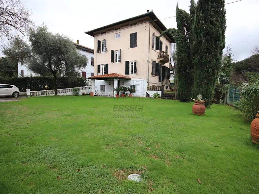 Immagine 12 di Villa in vendita  in Via Ludovica 56 a Lucca