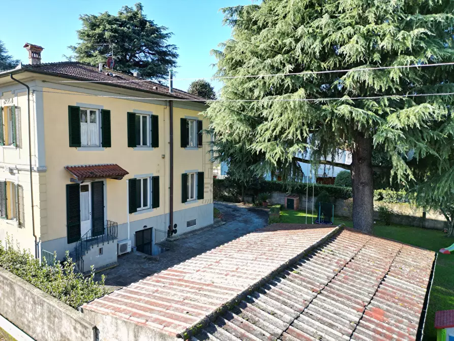 Immagine 2 di Villa in vendita  in via barsanti e matteucci a Lucca