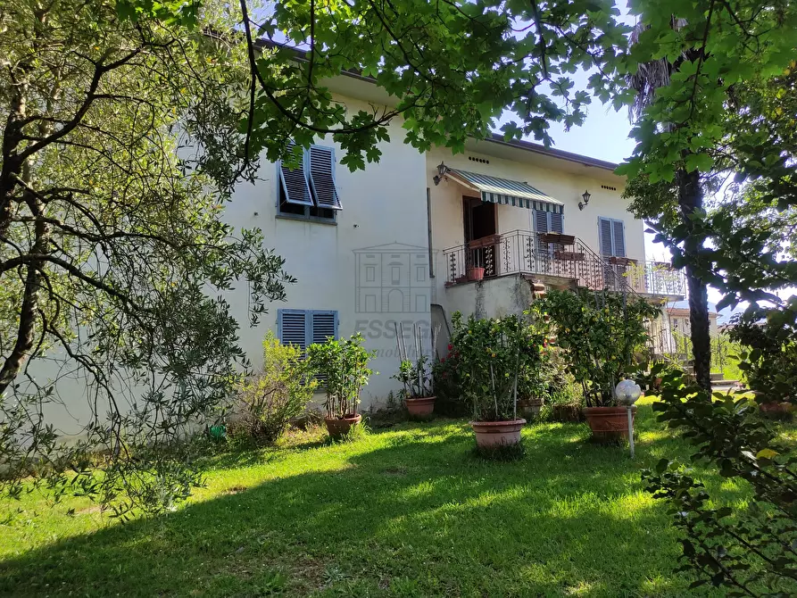 Immagine 1 di Villa in vendita  in Via di Mammoli 3 a Lucca