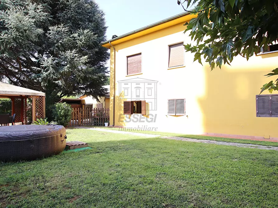 Immagine 1 di Villa in vendita  in Via di Villa Altieri a Lucca