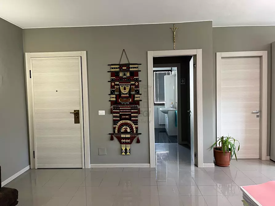 Immagine 3 di Ufficio in vendita  in Via Romana a Lucca