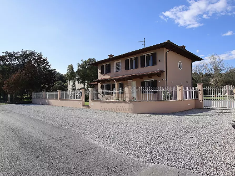 Immagine 9 di Villa in vendita  in Via di San Ginese a Capannori