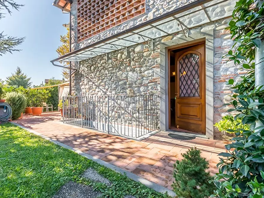Immagine 38 di Rustico / casale in vendita  in Via di Rocchino 60 a Lucca